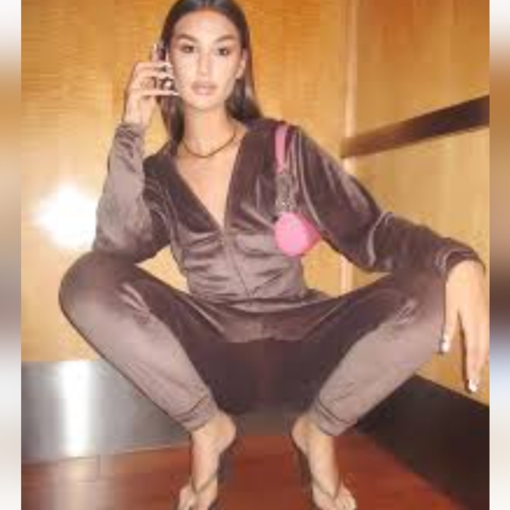 Women's brown velvet hoodie sweat suit by pink laundry size small nwot